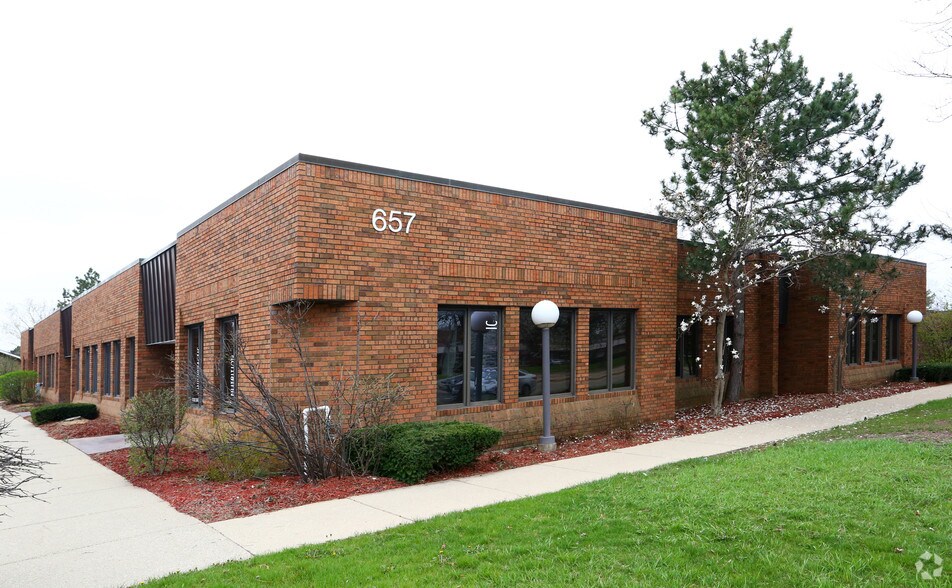 More Photos Of 657 E Golf Rd, Arlington Heights Unknown For Lease
