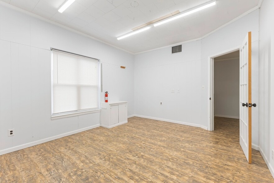 More Photos Of 1453 Pennsylvania Ave SE, Washington Storefront Retail Office For Lease