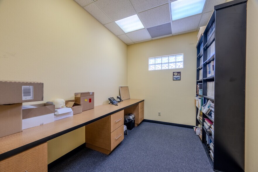 More Photos Of 1570 S Rainbow Blvd, Las Vegas Office For Lease