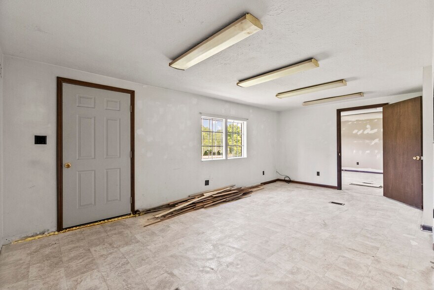 More Photos Of 130 Cooper Run, Shepherdsville Warehouse For Sale