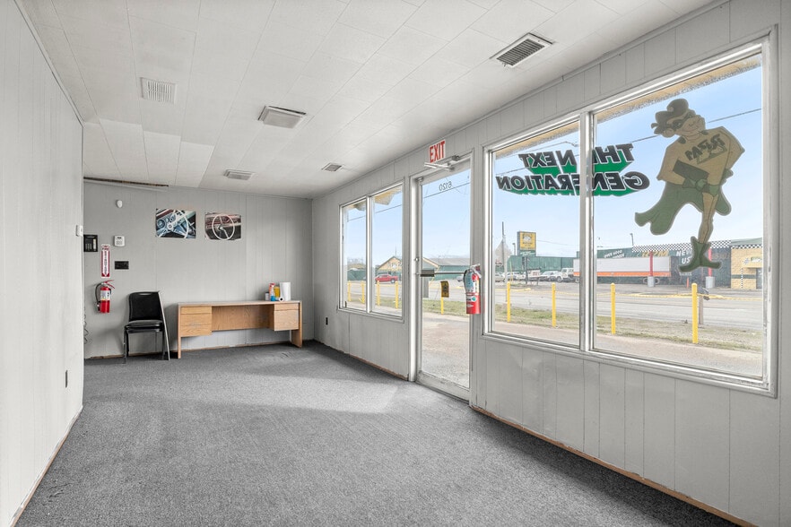 More Photos Of 6120 N Dort Hwy, Flint Service For Lease