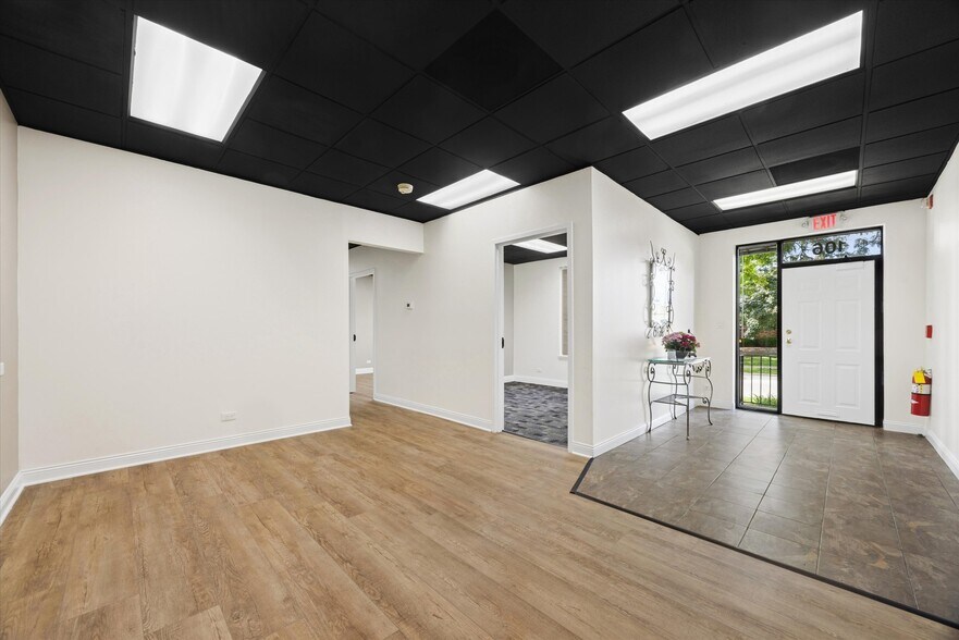 More Photos Of 414 Plaza Dr, Westmont Office For Sale
