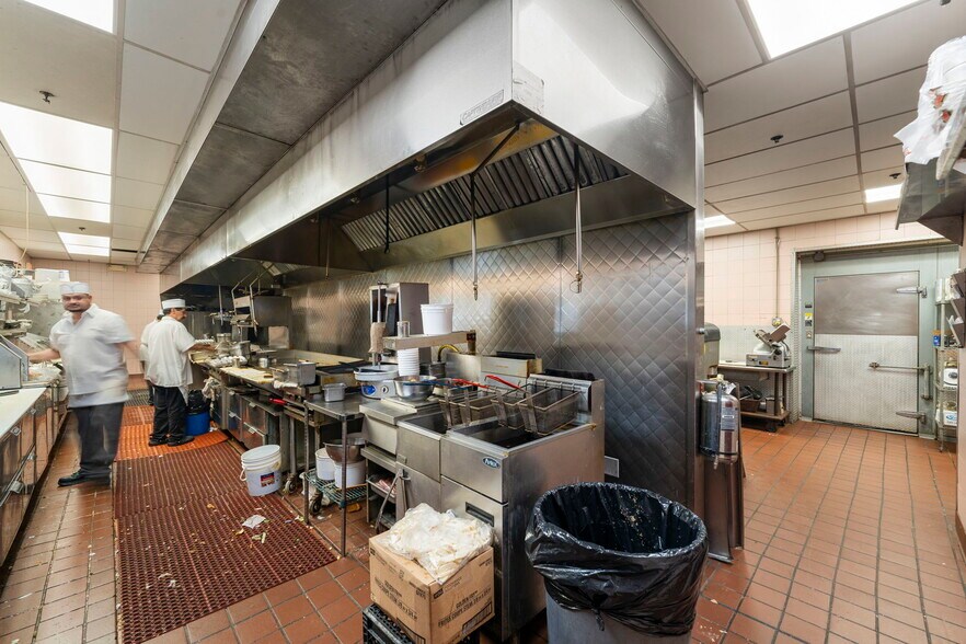 More Photos Of 980 W Lake St, Addison Restaurant For Sale