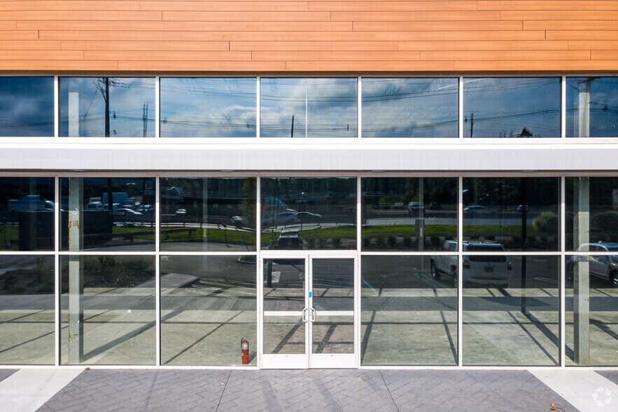 More Photos Of 289-315 Route 17 S, Paramus General Retail For Lease