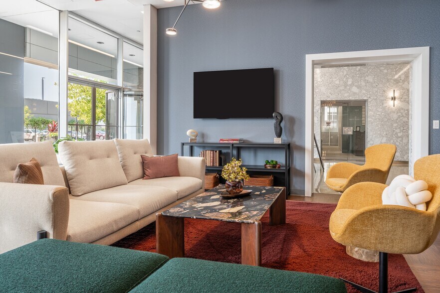 More Photos Of 1301 W 22nd St, Oak Brook Office For Lease