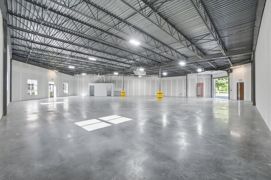 More Photos Of 1740 Thomas Paine Pky, Dayton Warehouse For Lease
