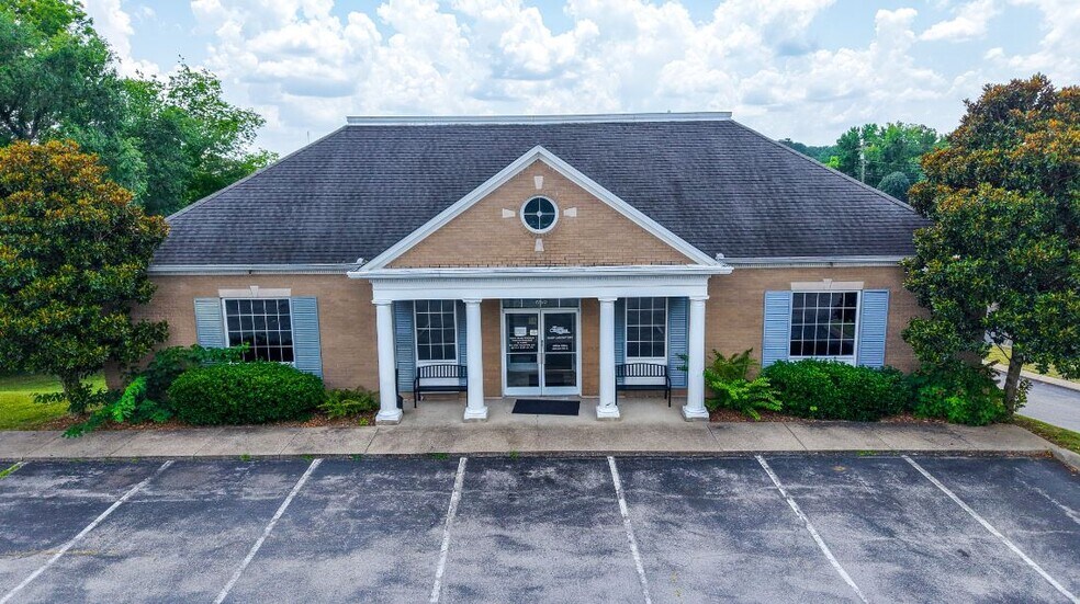 Primary Photo Of 1750 Memorial Dr, Clarksville Medical For Sale