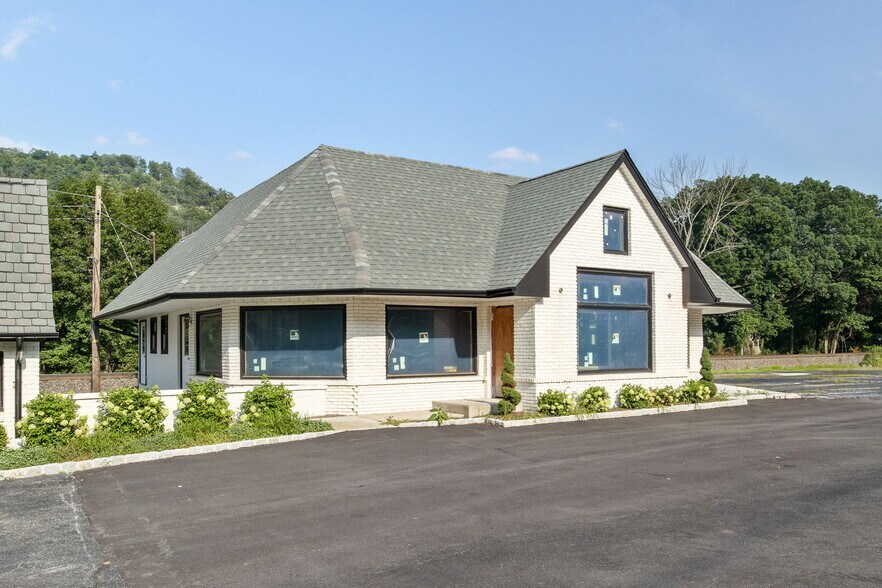 More Photos Of 192 Ny-17, Tuxedo Park Restaurant For Lease