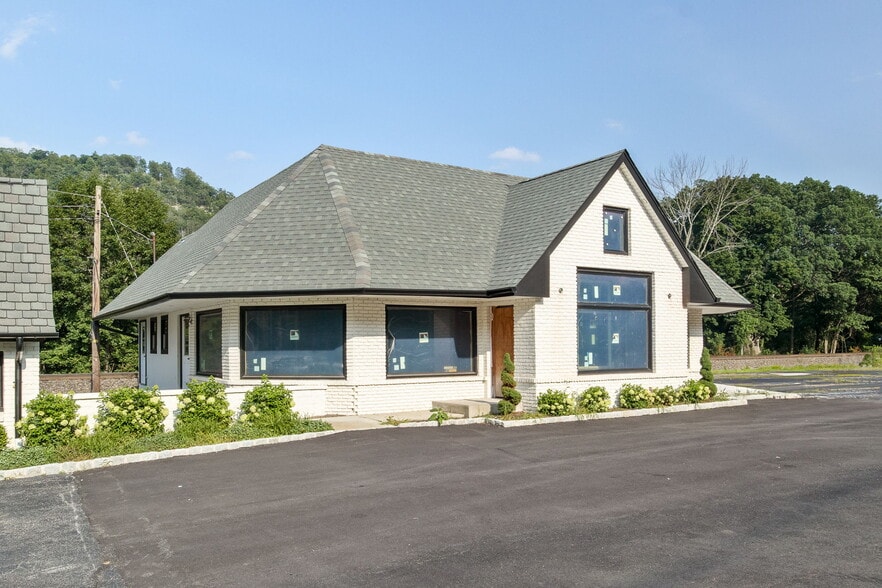More Photos Of 192 Ny-17, Tuxedo Park General Retail For Sale