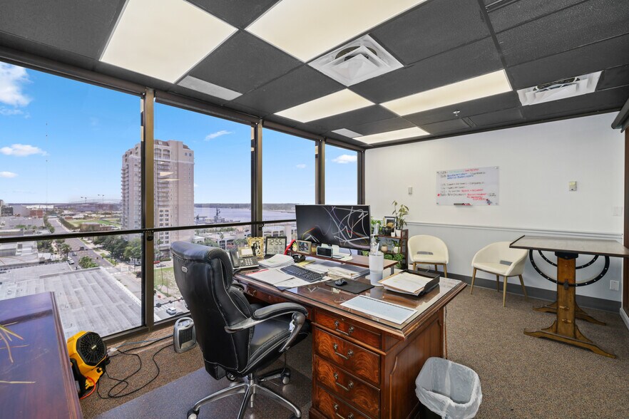 More Photos Of 233 E Bay St, Jacksonville Office For Sale