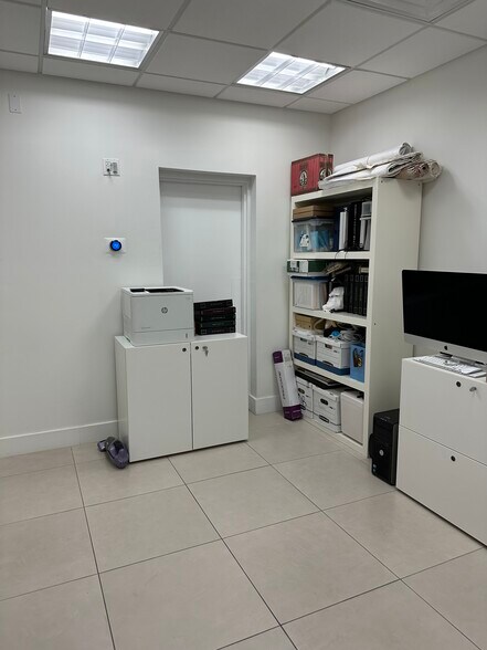 More Photos Of 335 Ne 61st St, Miami Flex For Lease