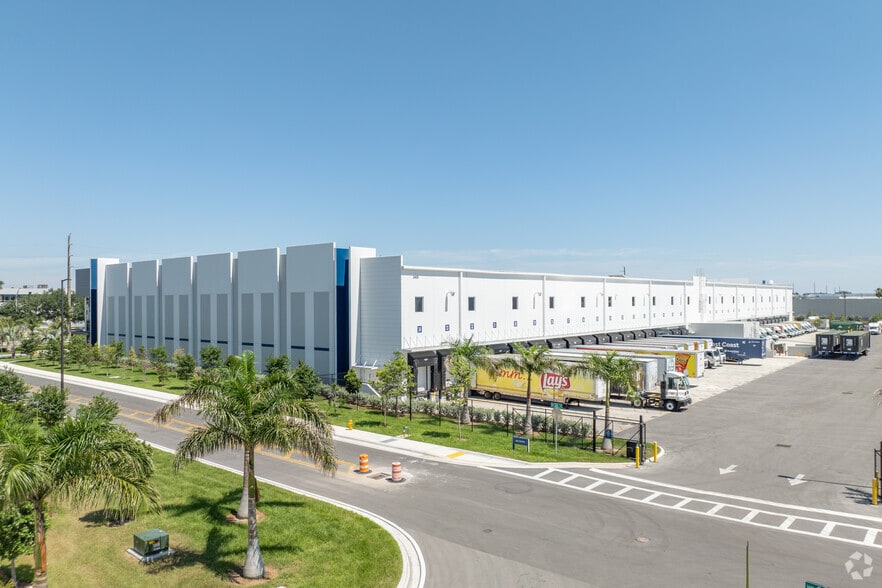 More Photos Of NW 107th Ave, Doral Unknown For Lease