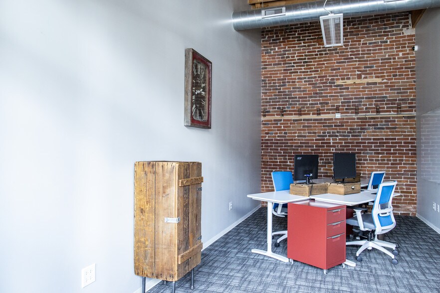 More Photos Of 3801 Franklin St, Denver Storefront Retail Office For Lease