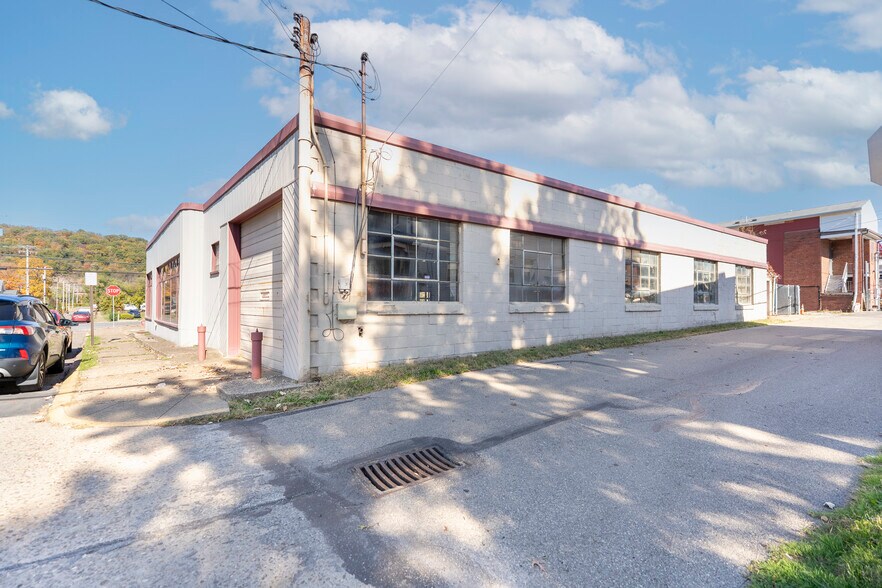 More Photos Of 4913 Grand Ave, Pittsburgh Auto Repair For Sale