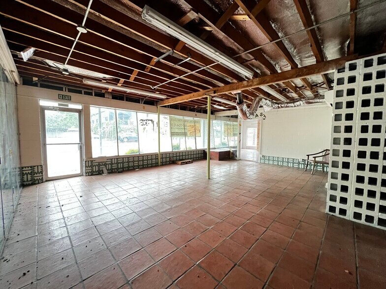 More Photos Of 2609 E Cesar Chavez St, Austin Restaurant For Lease