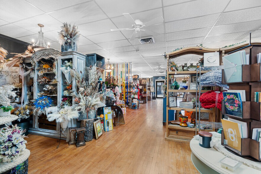 More Photos Of 811 Oregon St, Oshkosh Restaurant For Sale