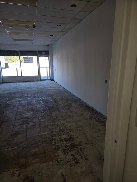 More Photos Of 278-290 Ronkonkoma Ave, Ronkonkoma Storefront For Lease