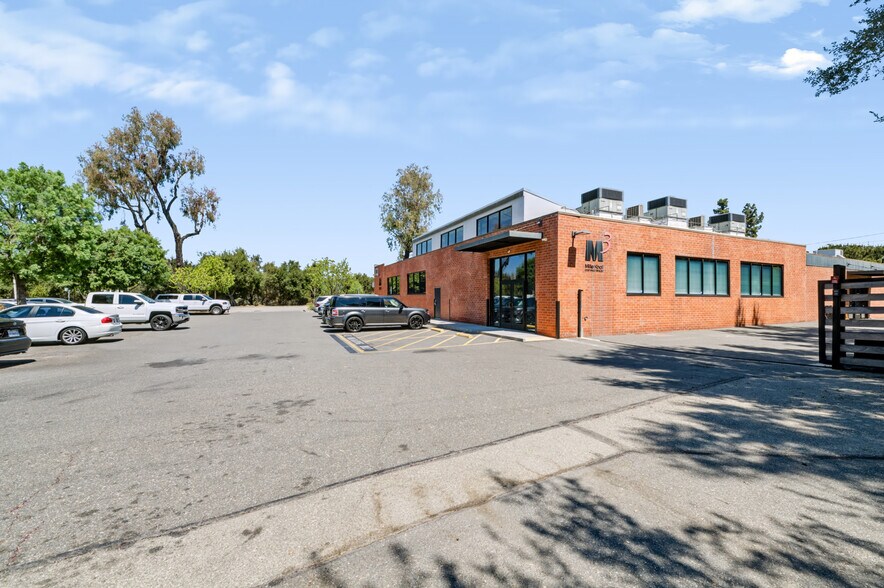 More Photos Of 161 Pasadena Ave, South Pasadena Loft Creative Space For Lease