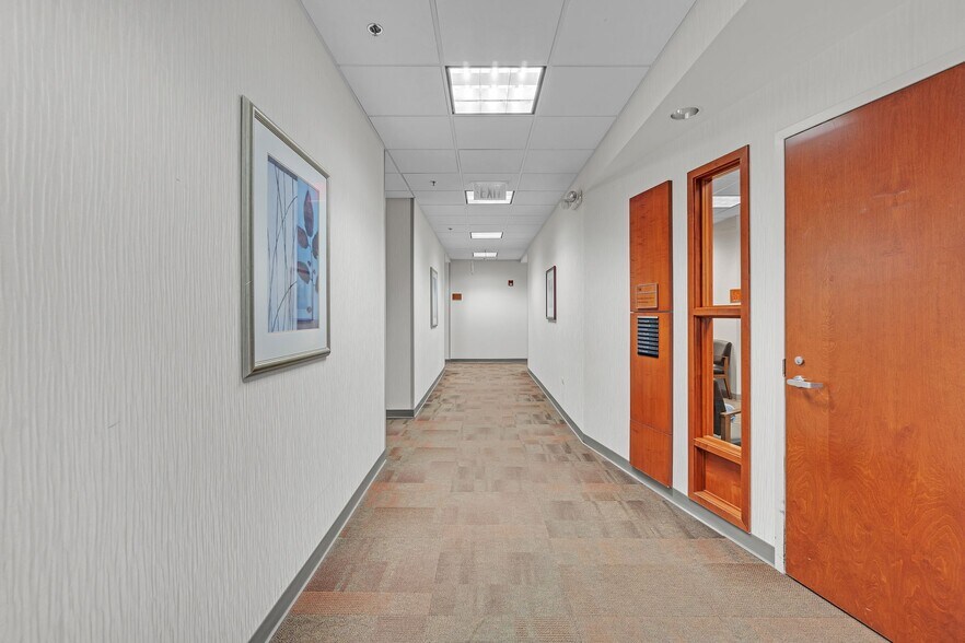 More Photos Of 800 Biesterfield Rd, Elk Grove Village Medical For Lease