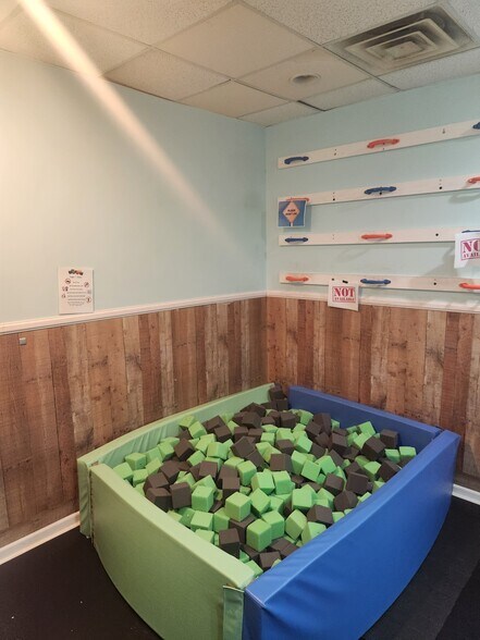 More Photos Of 5101 Dunlea Ct, Wilmington Storefront Retail Office For Lease