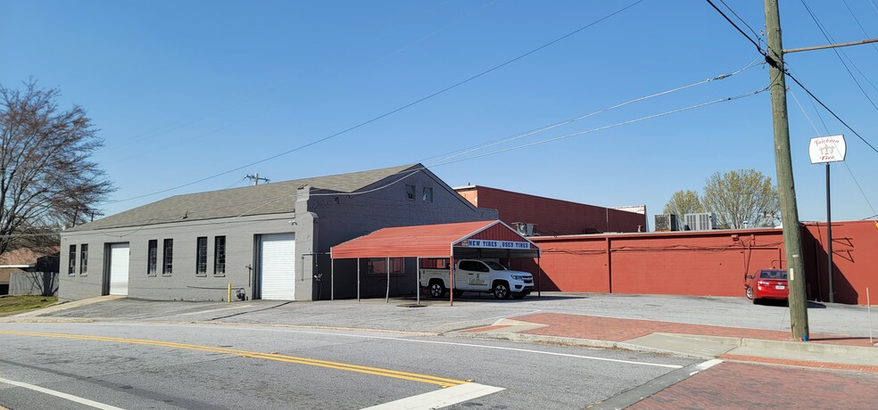 More Photos Of 85 W Broad St, Fairburn Freestanding For Sale