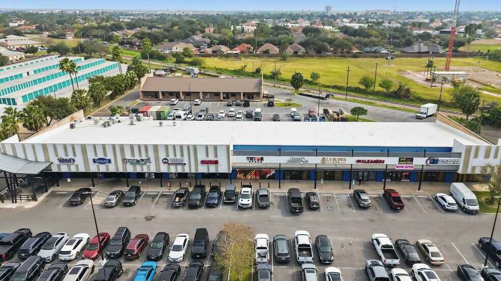 More Photos Of 6100 N 10th St, McAllen Storefront For Lease