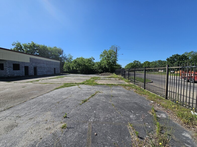 More Photos Of 10601 Martin Luther King Blvd, Houston Freestanding For Sale