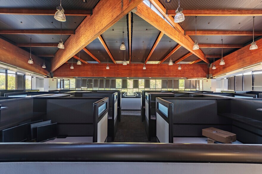 More Photos Of 5000 S Bowen Rd, Arlington Industrial For Lease