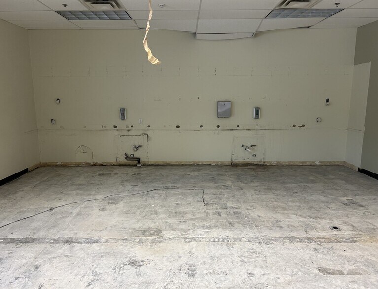 More Photos Of 2550 SW Grapevine Pky, Grapevine Office For Lease