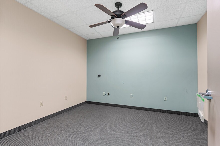 More Photos Of 2640 Pitcairn Rd, Monroeville Medical For Sale