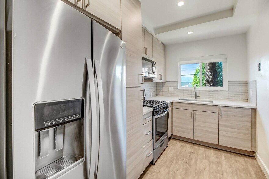 More Photos Of 700 S 6th St, Burbank Apartments For Sale