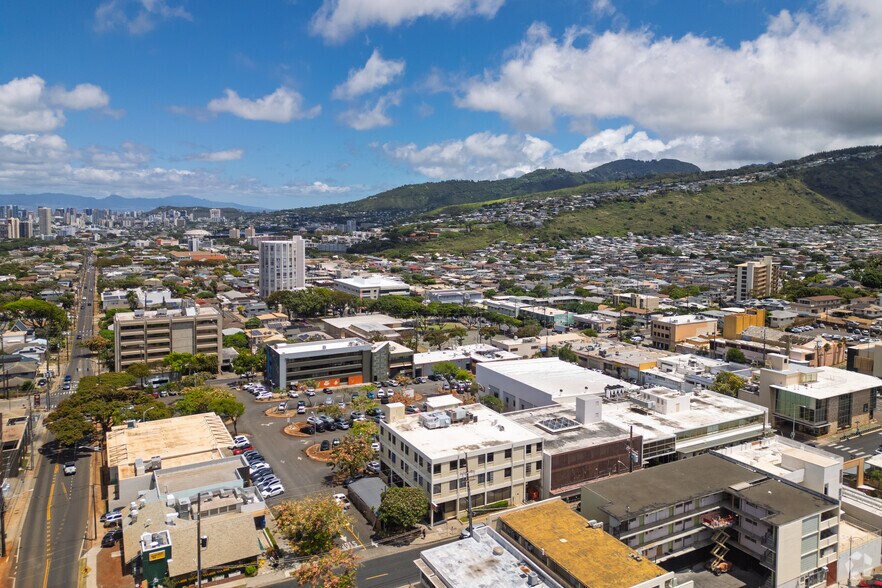 More Photos Of 1136 12th Ave, Honolulu Office For Lease