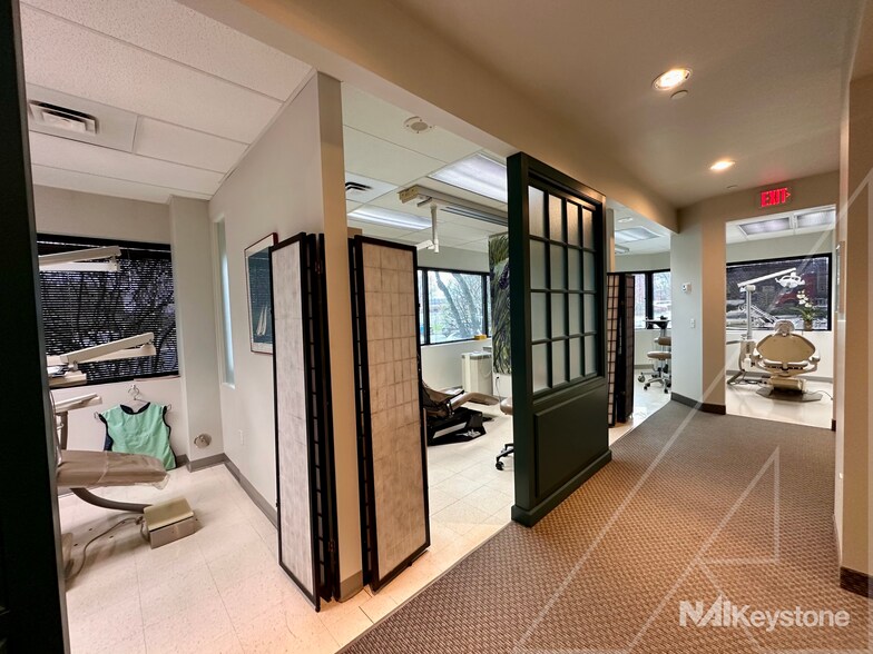 More Photos Of 985 Berkshire Blvd, Wyomissing Medical For Lease