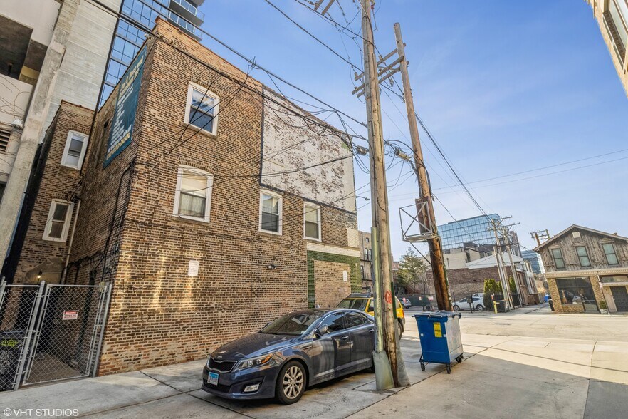 More Photos Of 838-840 W Grand Ave, Chicago Storefront Retail Residential For Lease