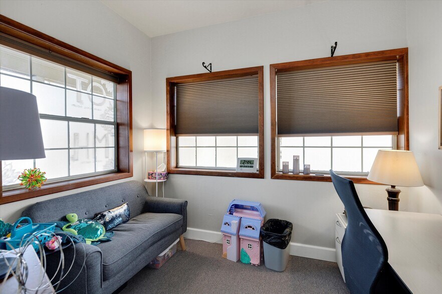 More Photos Of 113 N Elm St, Canby Restaurant For Sale