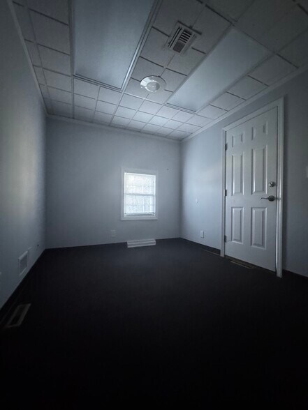 More Photos Of 200 E Main St, Smithtown Office For Lease