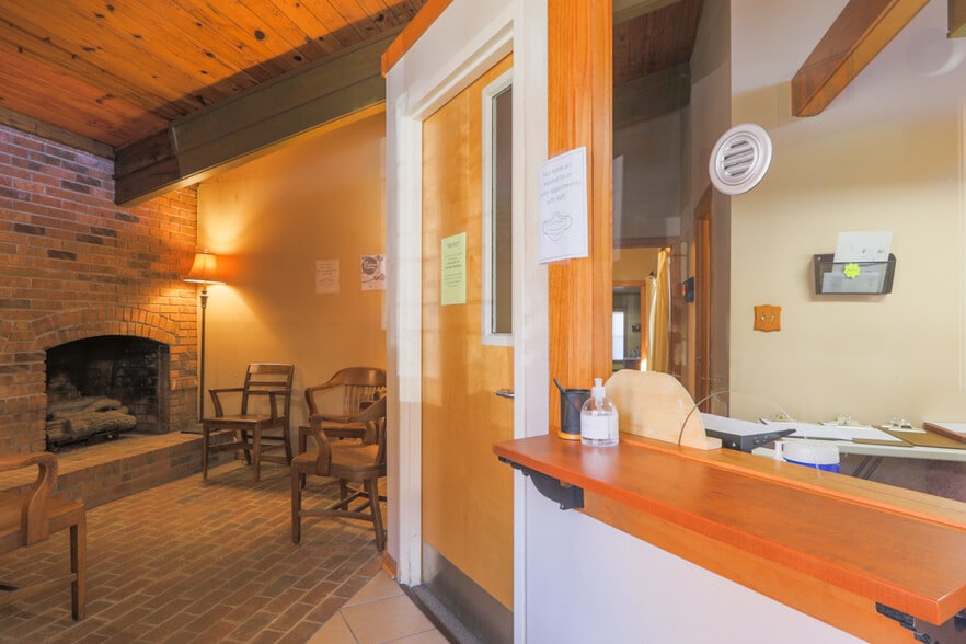 More Photos Of 113 Court St, Pickens Office For Sale