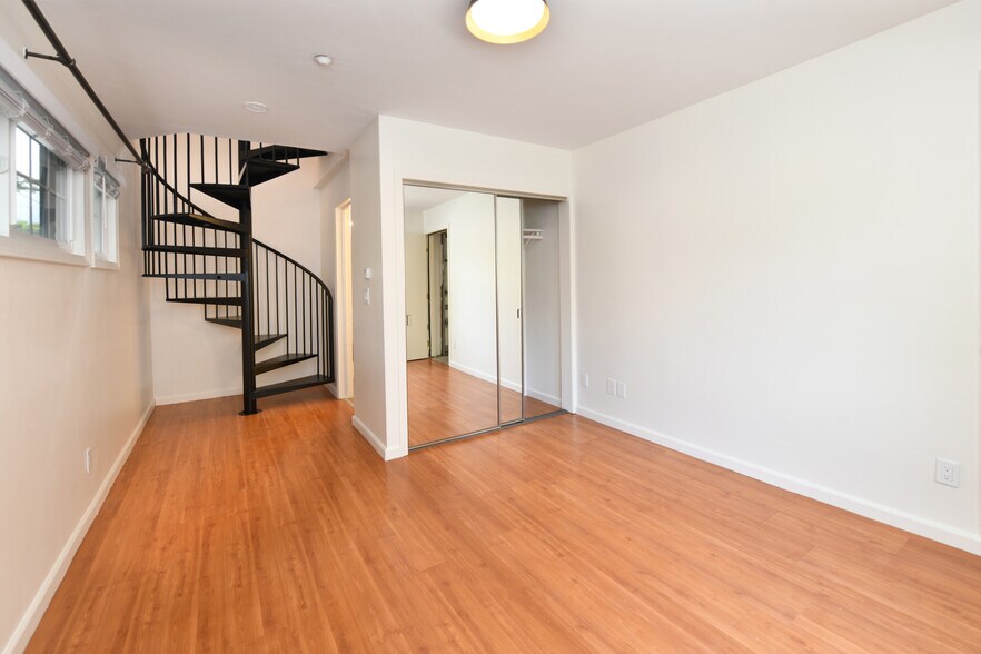 More Photos Of 534 Adams St, Albany Apartments For Sale