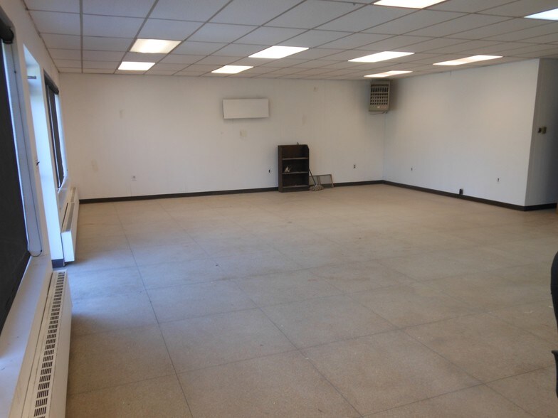 More Photos Of 809 Boiling Springs Rd, Mechanicsburg Distribution For Lease