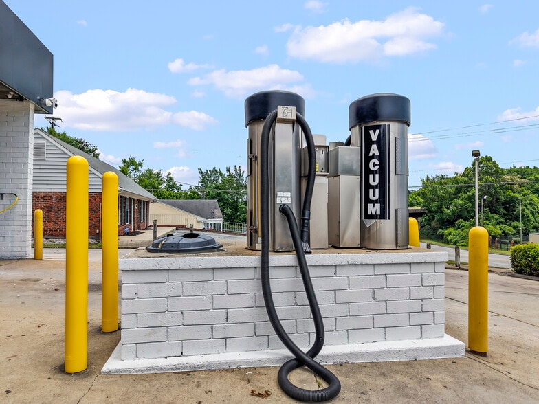 More Photos Of 1132 W Vandalia Rd, Greensboro Carwash For Sale