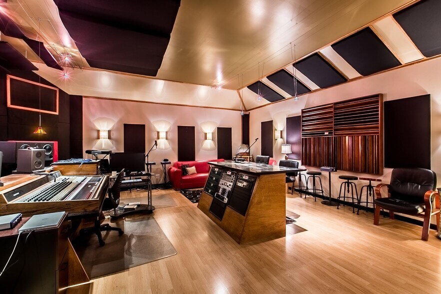 More Photos Of 515 E Iris Dr, Nashville Loft Creative Space For Sale