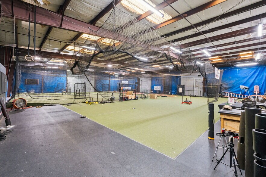 More Photos Of 320 S Tubb St, Oakland Warehouse For Sale