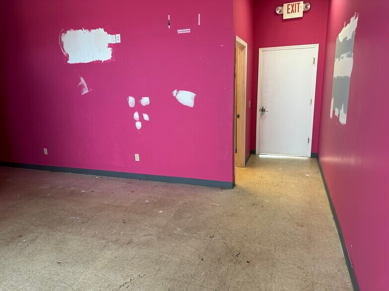 More Photos Of 6880 W Main St, Kalamazoo General Retail For Sale