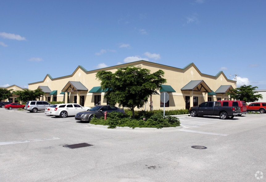 More Photos Of 10970 S Cleveland Ave, Fort Myers Office For Sale