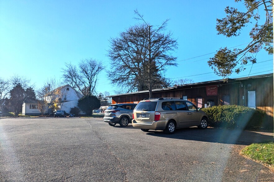 More Photos Of 219 1/2 Tompkins St, Cortland Freestanding For Sale