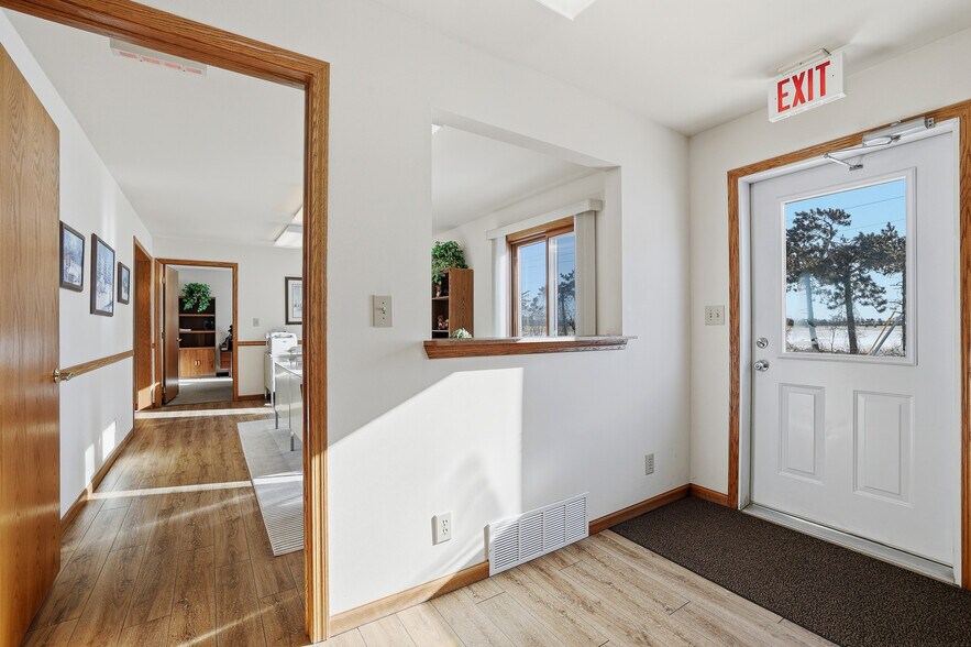 More Photos Of 5500 Prairie Dr, Plover Flex For Sale