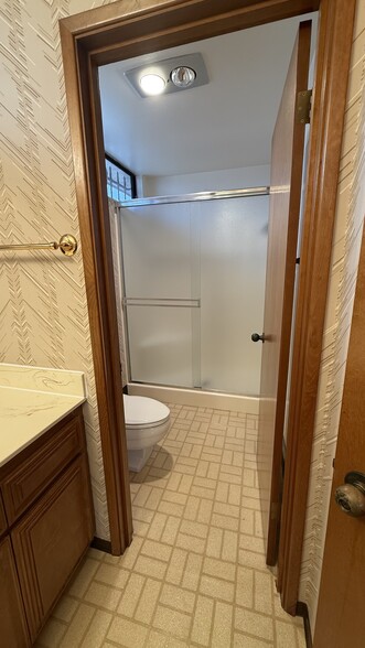 More Photos Of 5010 Cass St, San Diego Unknown For Lease