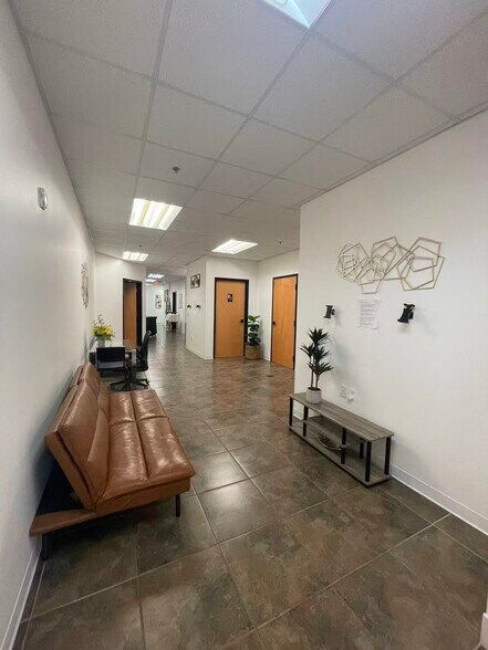 More Photos Of 7075 Kingspointe Pky, Orlando Showroom For Sale