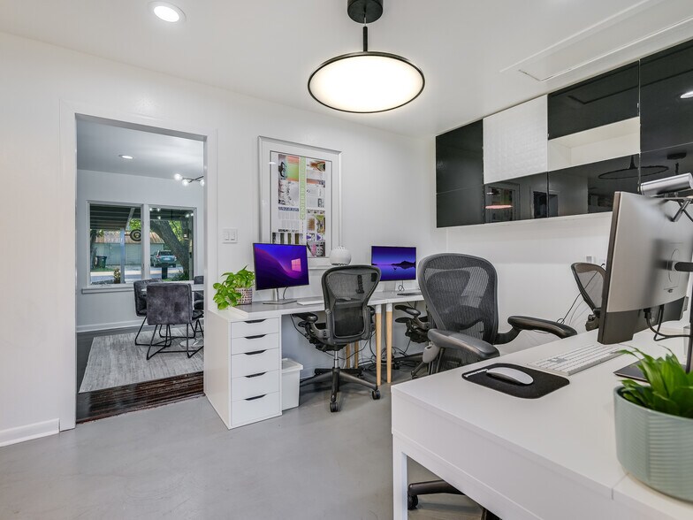 More Photos Of 2117 Shoalmont Dr, Austin Office Residential For Sale