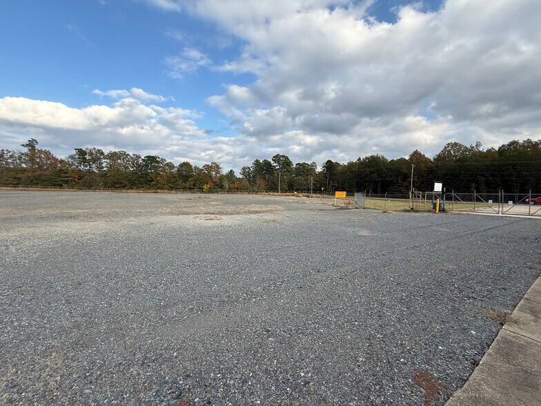 More Photos Of 3365 Sligo Rd, Haughton Office For Lease